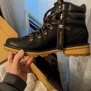SOREL Lennox Hiker Bootie NWT